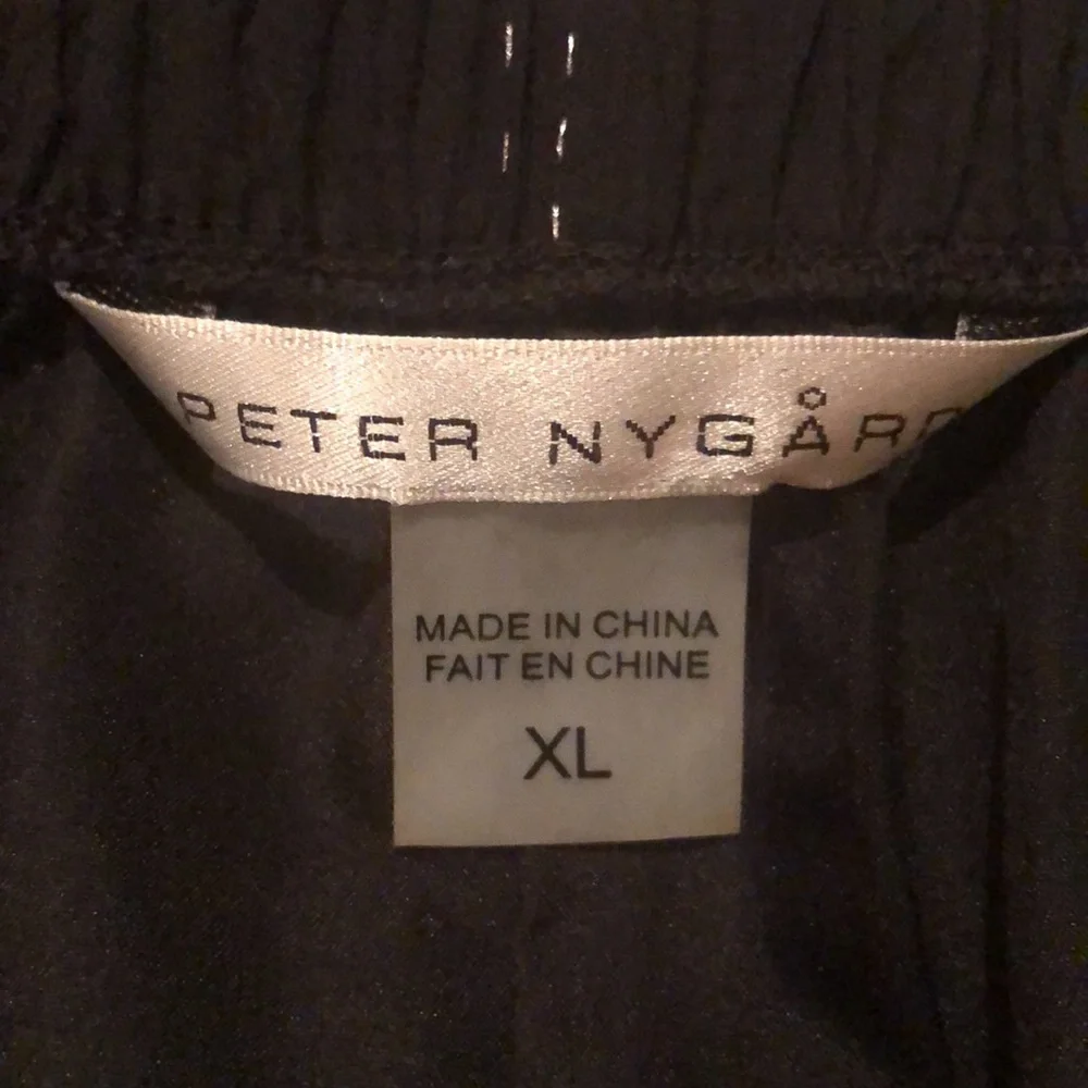 Elegant Black Skirt with Silver Embroidery - Picture 4 of 5